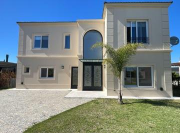 Casa · 215m² · 6 Ambientes · Casa de Estilo Frances en Venta - Barrio Vistas - Puertos del Lago