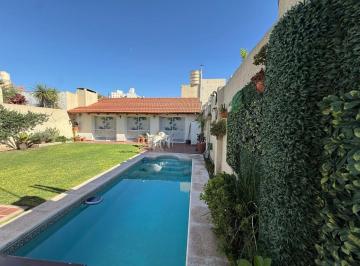 Casa de 4 ambientes, Córdoba · Venta Casa Alto Alberdi - Una Planta - 3 Dorm (1 Suite) Pileta / Patio + Depto