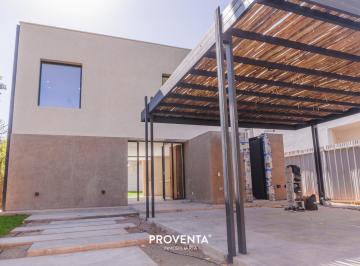 Casa · 380m² · 5 Ambientes · 2 Cocheras · Casa Moderna en Barrio Privado Alto Terrada