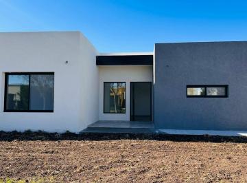 Casa · 117m² · 4 Ambientes · 3 Cocheras · Casa a Estrenar en Venta 4 Amb | San Ramón Pilar del Este | Vco Propiedades