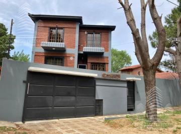Casa · 226m² · 6 Ambientes · 1 Cochera · Espectacular Casa!con Finos Detalles!en Mar de Ajo!