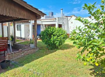 Casa · 129m² · 5 Ambientes · 3 Cocheras · Venta Casa Lomas del Mirador - Jardin - Acepta Permut