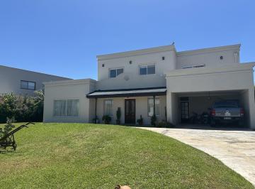 Casa · 306m² · 5 Ambientes · 4 Cocheras · Casa en Los Robles Haras Santa Maria