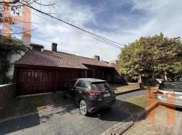 Casa · 200m² · 7 Ambientes · 2 Cocheras · Urca 4 Dorm / Pileta /calef. Ctral / Exc. Ubicación