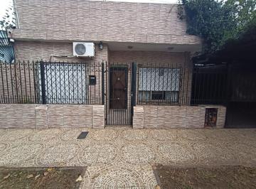 Casa · 108m² · 4 Ambientes · 1 Cochera · Venta Casa 4 Ambientes con Cochera Temperley
