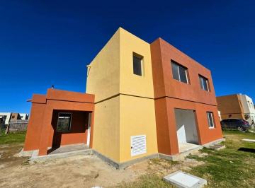 Casa · 100m² · 4 Ambientes · 1 Cochera · Alquiler Casa a Estrenar en Casas de Santa Ana