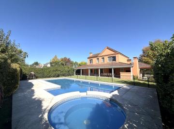 Casa · 214m² · 4 Ambientes · 1 Cochera · Casa en Venta, 4 Dorm., en La Lomada de Pilar