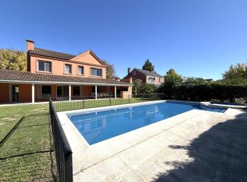 Casa · 214m² · 4 Ambientes · 1 Cochera · Casa en Venta, 4 Dorm., en La Lomada de Pilar