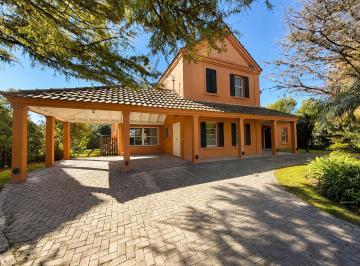 Casa · 214m² · 4 Ambientes · 1 Cochera · Casa en Venta, 4 Dorm., en La Lomada de Pilar