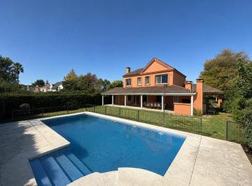 Casa · 214m² · 4 Ambientes · 1 Cochera · Casa en Venta, 4 Dorm., en La Lomada de Pilar