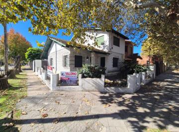 Casa de 5 ambientes, Almirante Brown · Chalet a 400 m de Plaza Brown