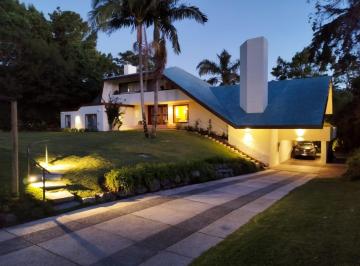 Casa · 330m² · 8 Ambientes · 2 Cocheras · Amplia Casa con Pileta en El Golf, Playa Brava - Tm