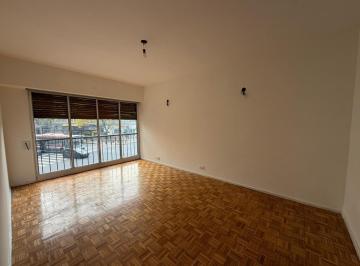 Departamento · 65m² · 3 Ambientes · Alquiler - 3 Ambientes con Patio - La Boca