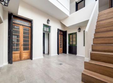 PH · 95m² · 5 Ambientes · Venta/permuta: Casa de Pasillo de 3 Dorm. con Terraza y Parrilla. Abasto, Rosario.