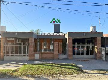 Casa · 167m² · 6 Ambientes · Casa en Venta en Tejas del Sur 1– Tres Dorm., Pileta y Quincho