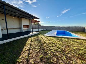 Casa · 61m² · 3 Ambientes · 1 Cochera · Casa a Estrenar en Venta, 2 Dorm., Patio, Cochera, Pileta
