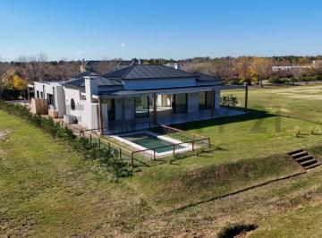 Casa · 309m² · 6 Ambientes · 4 Cocheras · Casa en Venta a Estrenar | Milord Sobre El Polo | Pilará