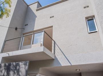 Casa de 4 ambientes, San Salvador de Jujuy · Dúplex de 2 Dorm. con Balcón, Cochera, Asador y Patio en Los Perales