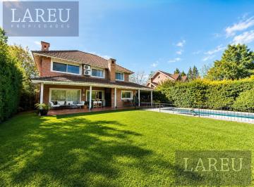 Casa · 180m² · 6 Ambientes · 4 Cocheras · Casa Clasica en La Delfina