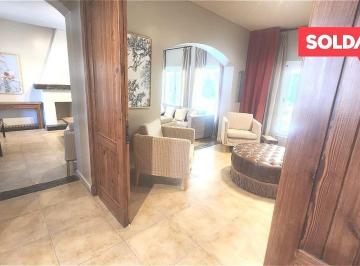 Casa · 370m² · 6 Ambientes · 2 Cocheras · Highland Cc, Venta Casa, Acepta Permuta, Lote Al Golf.