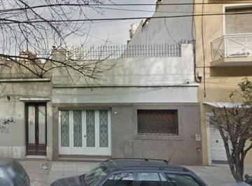 PH · 168m² · 5 Ambientes · 1 Cochera · Casa en Caballito Norte!