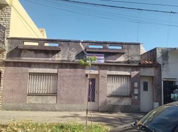 Casa de 5 ambientes, Rosario · Oportunidad Casa Al Frente con Casa Interna Independiente con Ingreso P Pasillo.