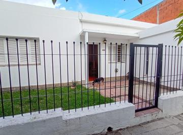 Casa · 115m² · 2 Dormitorios · Casa en B° Parque San Vicente
