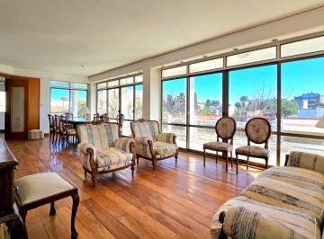 Departamento · 136m² · 3 Ambientes · 2 Cocheras · Venta Piso 3 Amb Devoto Balcón Cochera Dependencia