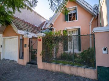 Casa · 180m² · 3 Ambientes · 1 Cochera · Hermosa Casa de 3 Ambientes en Banfield Este