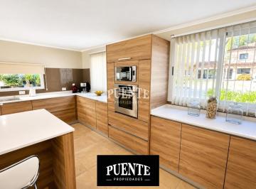 Casa · 400m² · 6 Ambientes · 2 Cocheras · Casa en Venta en Saint Thomas, Canning, con Lote Doble