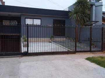 Casa · 110m² · 5 Ambientes · 1 Cochera · Venta Casa 5 Ambientes C/ Cochera y Pileta - Quilmes Oeste