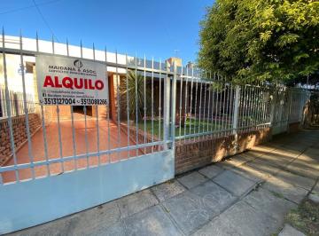 Casa · 450m² · 10 Ambientes · 2 Cocheras · Casa en Chateau Carreras en Alquiler Cuatro Dorm. Mas Patio con Pileta