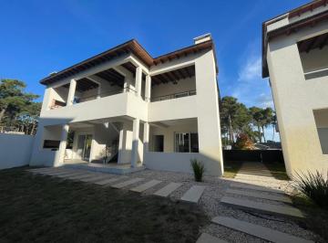 Departamento · 59m² · 1 Dormitorio · 1 Cochera · 2 Ambientes Moderno con Balcón, Parrilla y Vista a La Piscina
