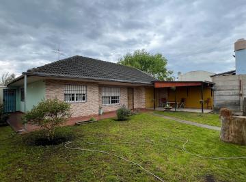 PH · 118m² · 3 Ambientes · 1 Cochera · Venta Casa PH 3 Ambientes en Los Acantilados con Parque