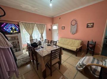 Casa · 159m² · 4 Ambientes · 1 Cochera · Casa en Venta en Gonzalez Catan