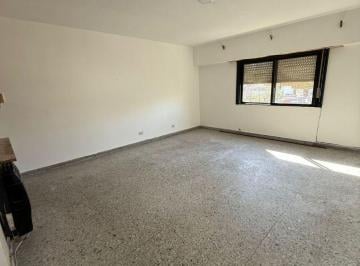 Departamento de 2 ambientes, Avellaneda · Departamento de Piso Completo con Patio en Piñeyro