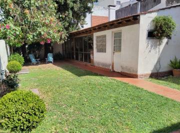 Casa de 5 ambientes, Villa General Mitre · Amplia Casa 5 Amb. en 2 Plantas - 2 Cocheras - Gran Parque con Quincho y Parrilla