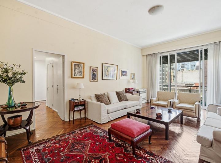 Venta Departamento 5 Ambientes Retiro con Cochera y Balcon