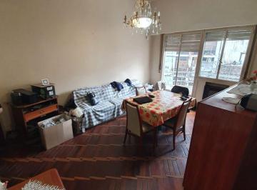 Departamento de 3 ambientes, Balvanera · Semipiso 3 Ambientes Al Frente con Balcon - Bajas Expensas - a m de Av Rivadavia
