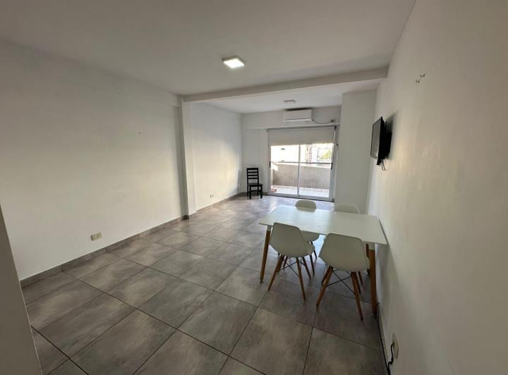 Departamento Monoambiente con Balcón en Alquiler, Balvanera. Servicios Incluidos en La Expensas.
