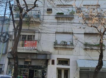 Departamento de 4 ambientes, Balvanera · Semipiso 4 Ambientes - Frente - Balcón - a m Av Belgrano - Comedor Diario - Bajas Expensas