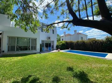 Casa · 330m² · 7 Ambientes · 2 Cocheras · Casa de 5 Ambientes en Venta en Pacheco - Barrio Barrancas de San José