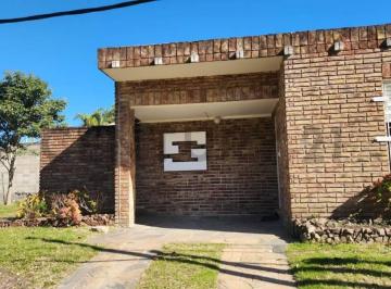 Casa · 250m² · 8 Ambientes · 1 Cochera · Venta de Casa en Atlantida Sur Ubicacion Previleguiada