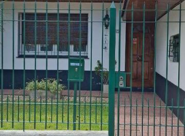 Casa en Venta de 4 ambientes Lomas de Zamora · Chalet Sobre Importante Lote 8.66 X 51