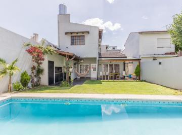 Casa · 175m² · 5 Ambientes · 2 Cocheras · Casa 5 Ambientes. Malabia Al 3100 - San Justo - Pileta