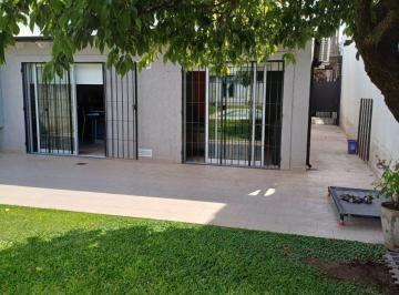 Casa de 3 ambientes, Lomas de Zamora · Casa Reciclada Sobre Importante Lote con Pileta