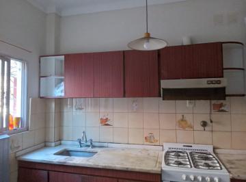 PH · 129m² · 4 Ambientes · 1 Cochera · Venta PH Tipo Casa 3 Ambientes Al Frente Planta Baja Garage Caseros Apto Credito