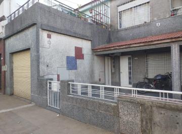 PH · 129m² · 4 Ambientes · 1 Cochera · Venta PH Tipo Casa 3 Ambientes Al Frente Planta Baja Garage Caseros Apto Credito