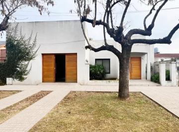 Casa · 480m² · 3 Dormitorios · 1 Cochera · Casa en Venta en Los Toldos