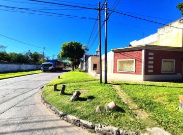 Casa de 3 ambientes, Rosario · Casa con 166 m² y 2 Dorm. en Venta, Bella Vista
